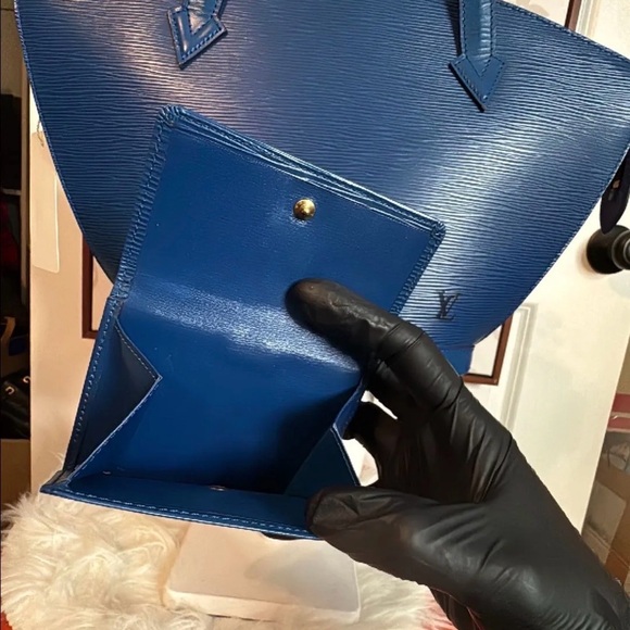 #027 LV EPI BLUE LEATHER BAG W/ FREE LV EPI COMPACT WALET - Picture 11 of 12